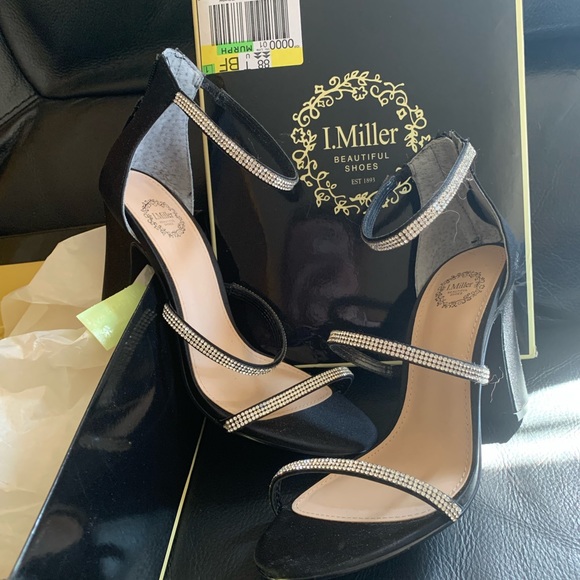 I only wore once, they are still in the original box - Picture 3 of 4